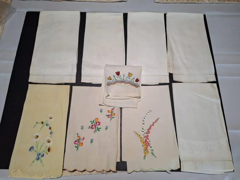 Vintage Linen Hand Towels Lot Hand Embroidered Floral Damask Hemstitch Scalloped